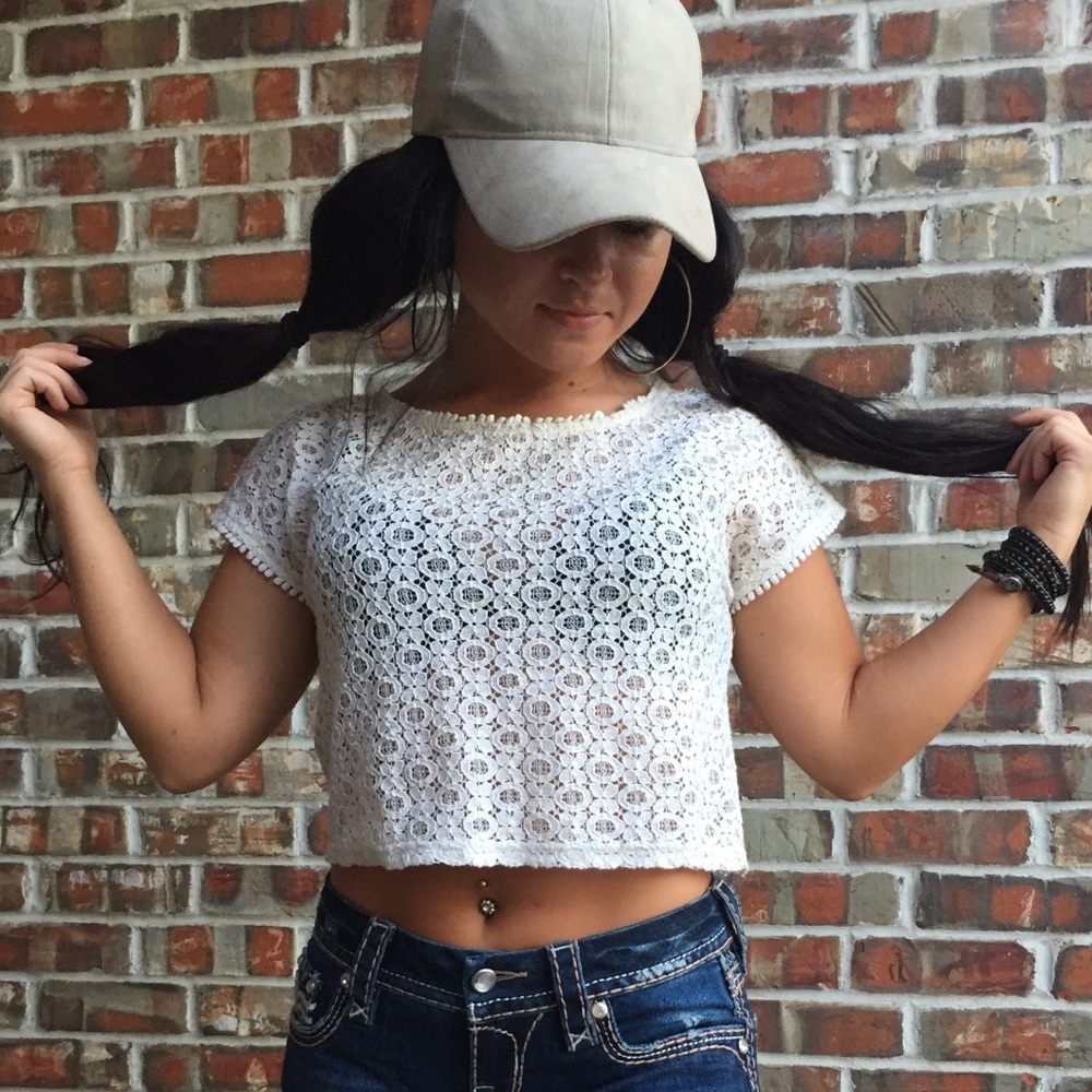 Pinky lace crop top